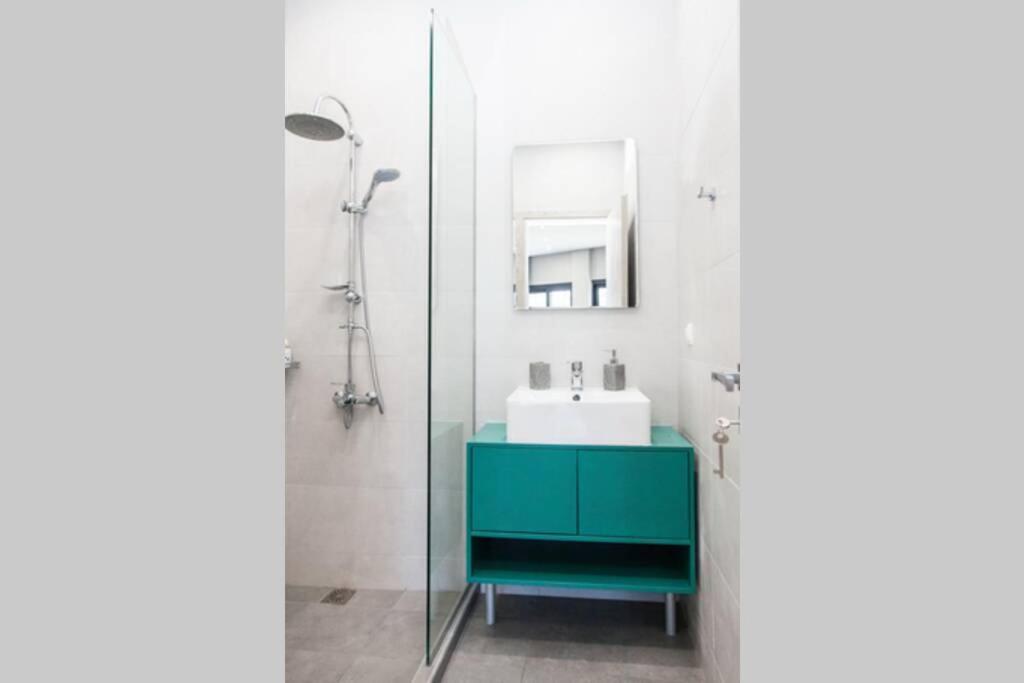 E Spacious Cornered Brand New Studio Apartment E Atina Dış mekan fotoğraf