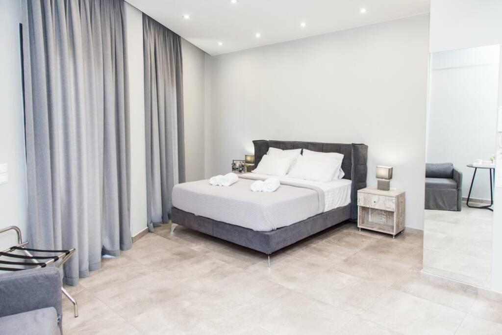 E Spacious Cornered Brand New Studio Apartment E Atina Dış mekan fotoğraf